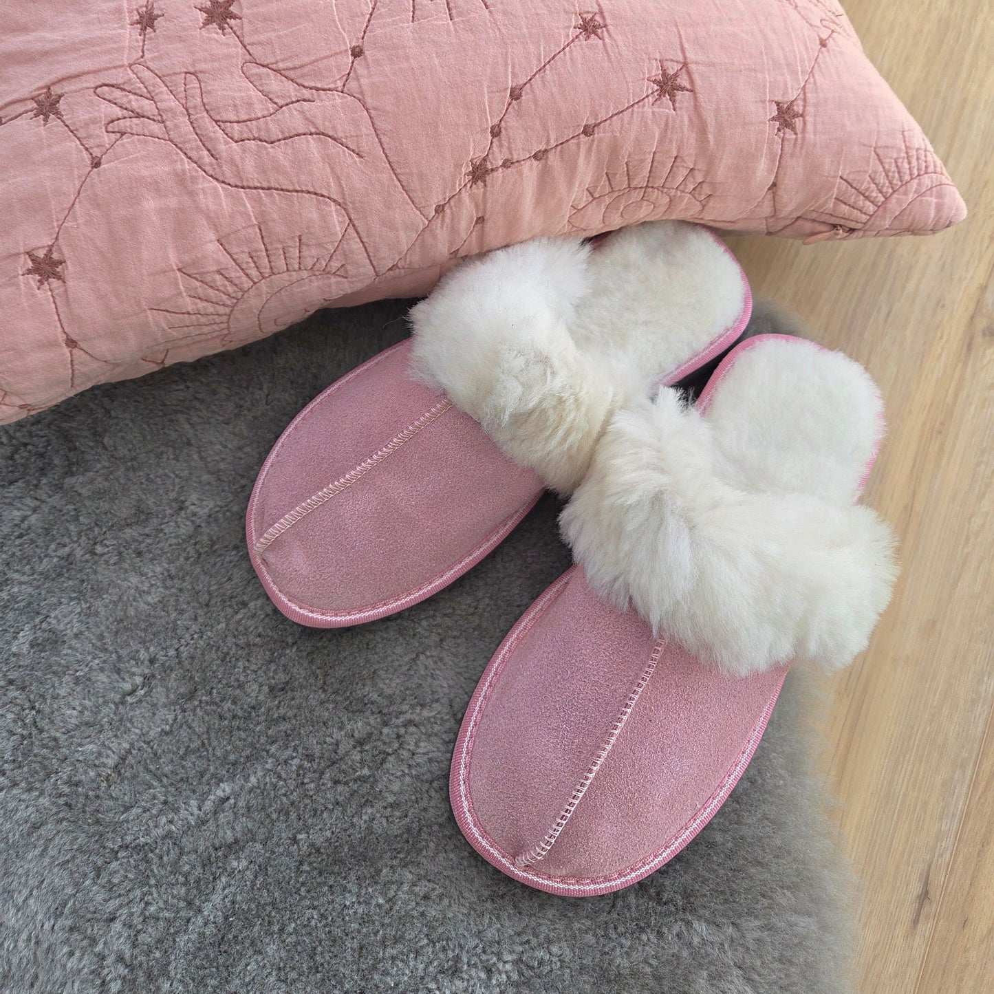 Evi Fårskinnstofflor Rosa