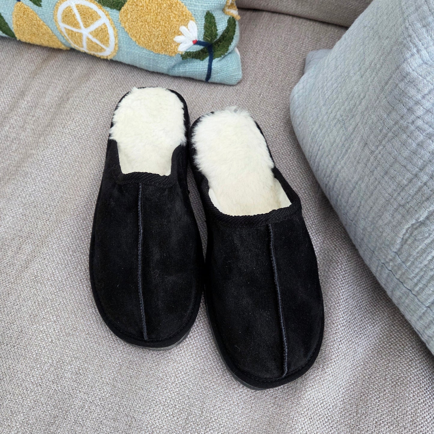 Ermis Fårskinnstofflor Svart