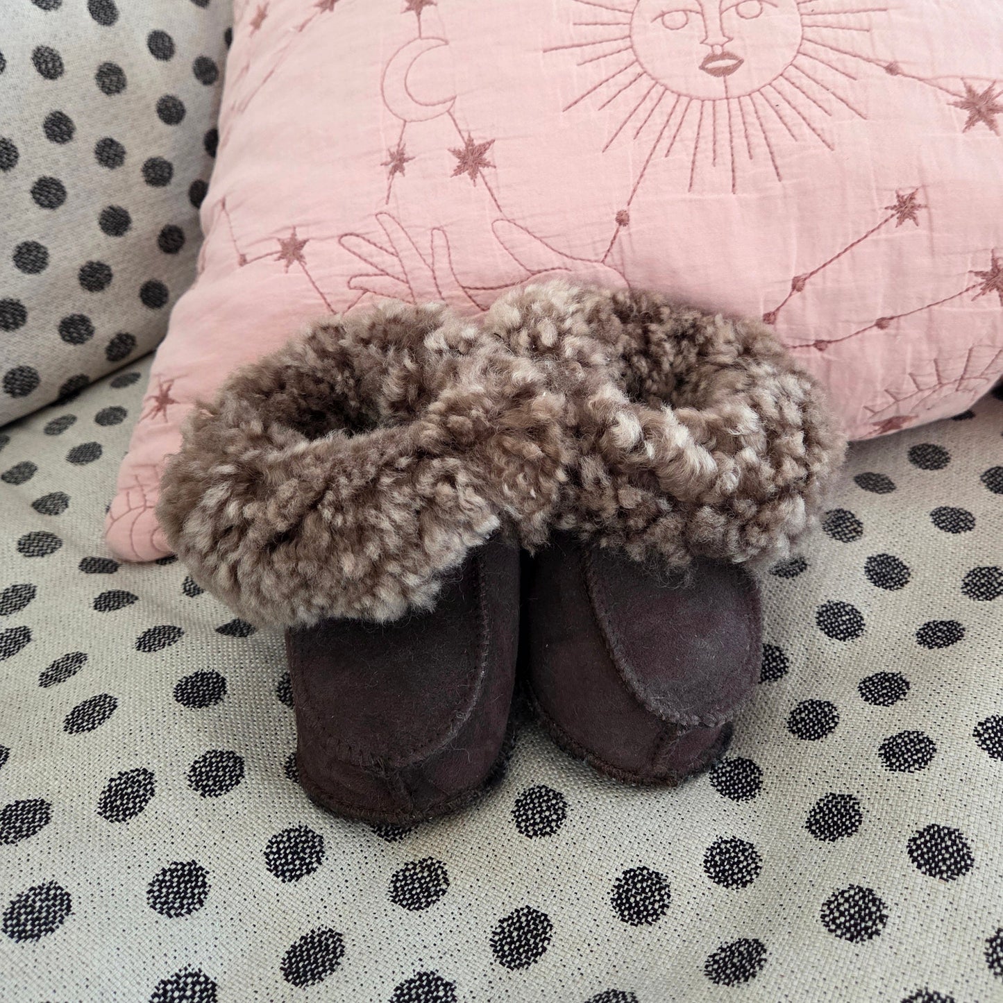 Fårskinnstofflor Handgjorda Bruna - Baby
